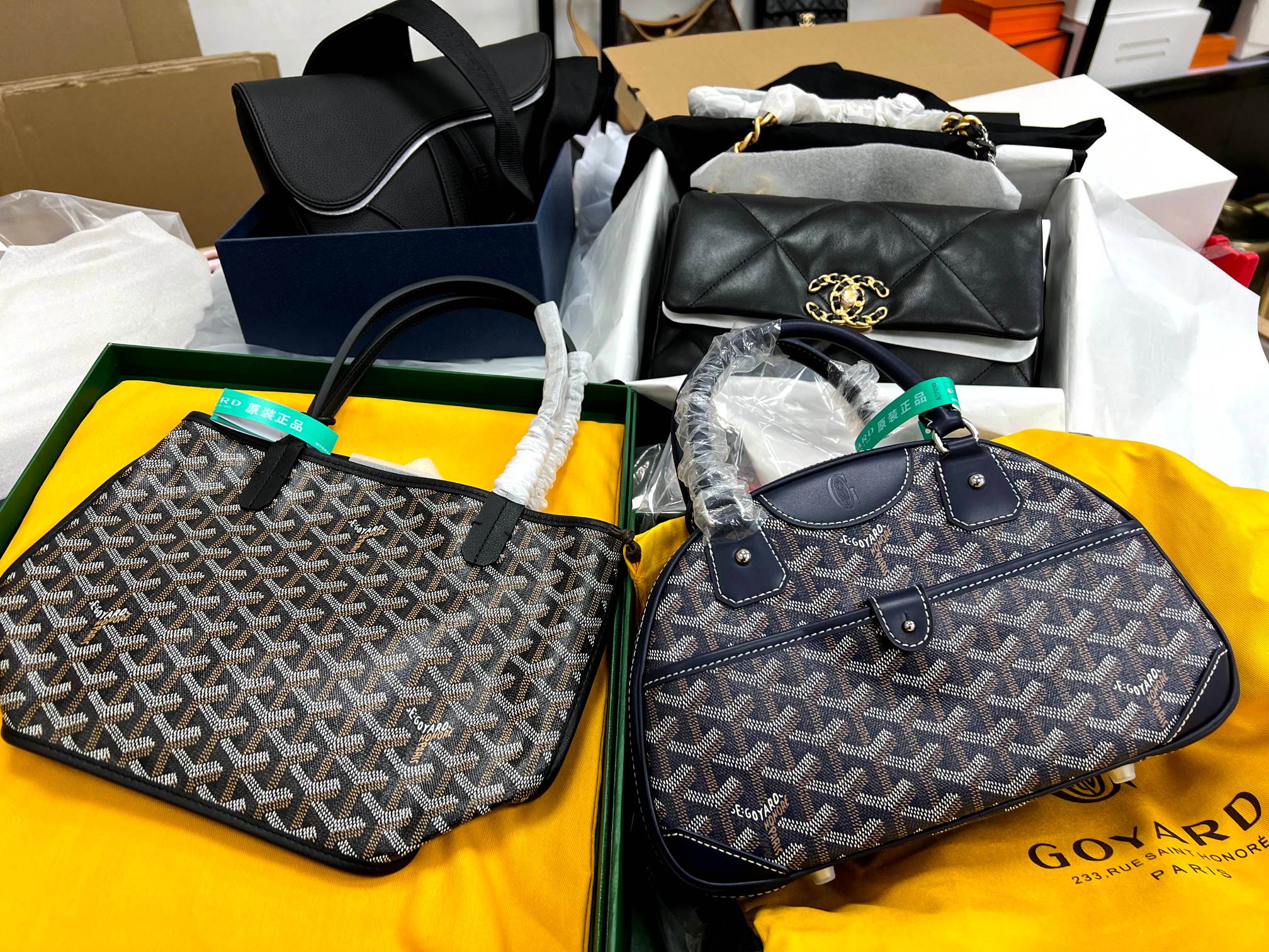 Goyard ships limited quantities every day. Goyard will simply take a few actual photos for your reference. I am too busy, so I have no time to re