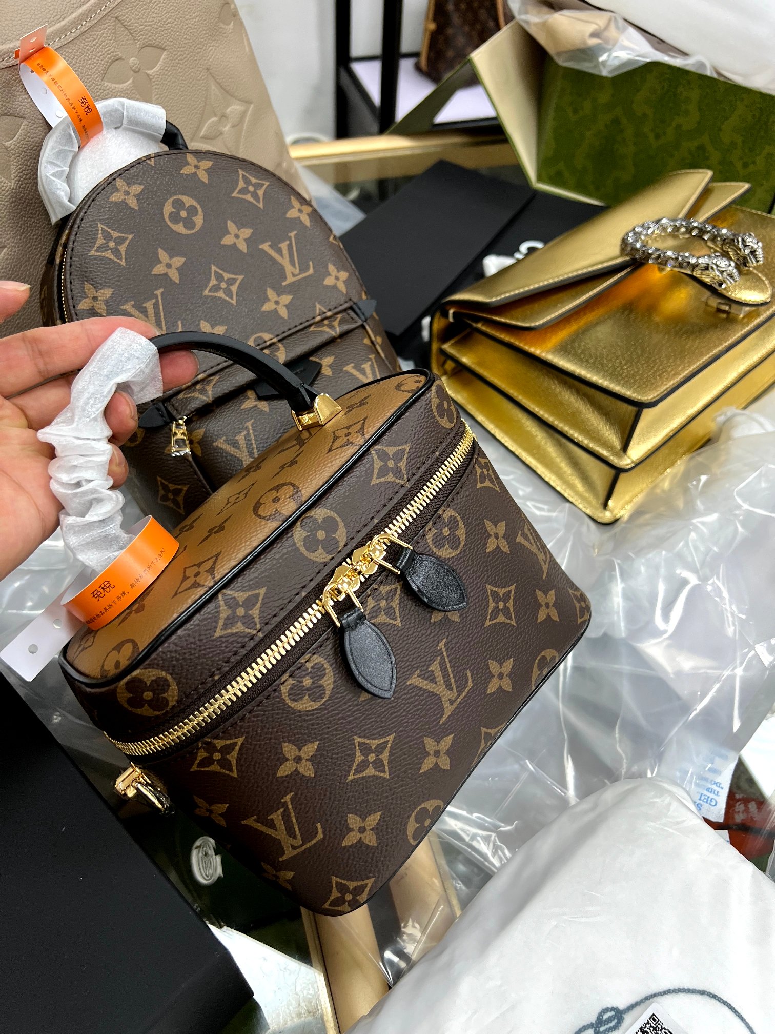 Louis Vuitton There are not many fashionable and good-looking bags, dont miss them every day