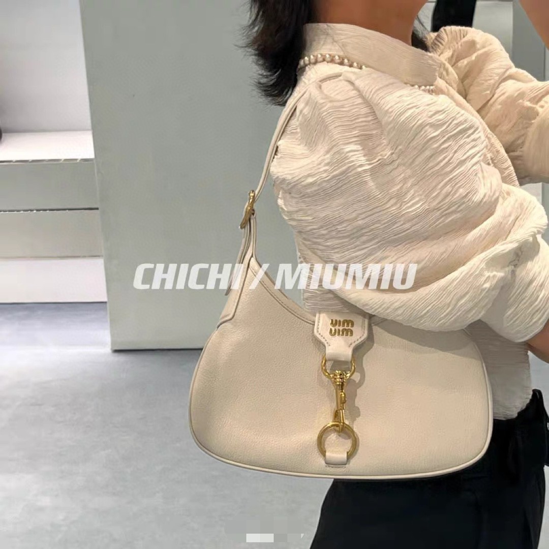 Miu Miu {Goat pattern white} out