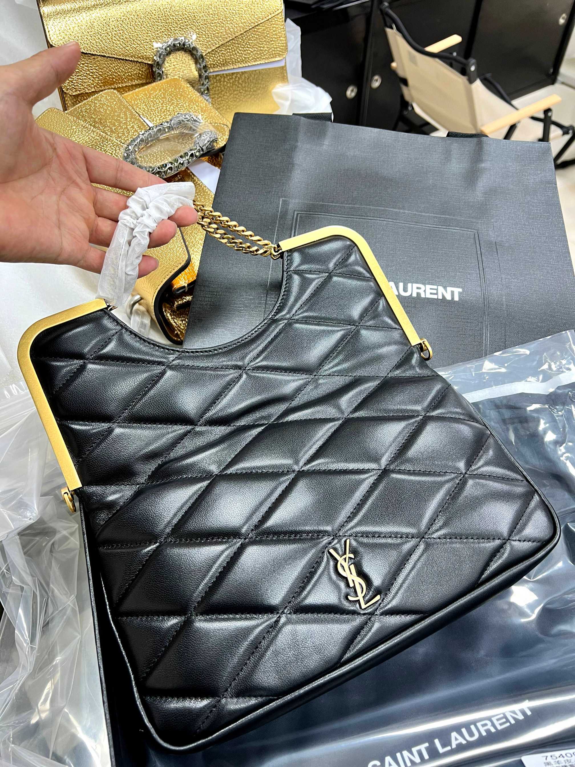 Saint Laurent Every days must-have hot items will be introduced again after taking the time