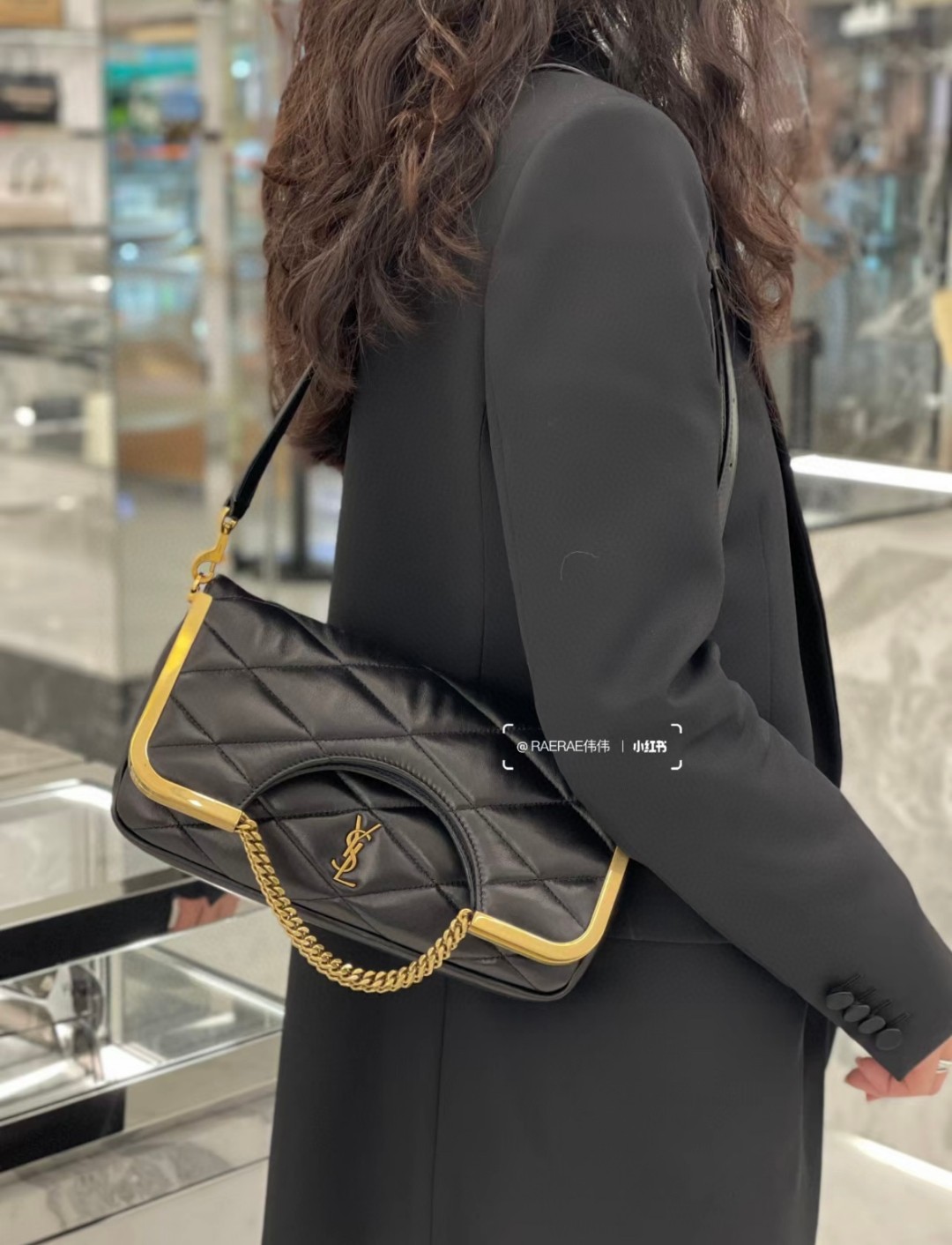 Saint Laurent Fashionable women can act clearly when shopping. YSL is low-key and high-end, and the more you look at it, the more attractive it b