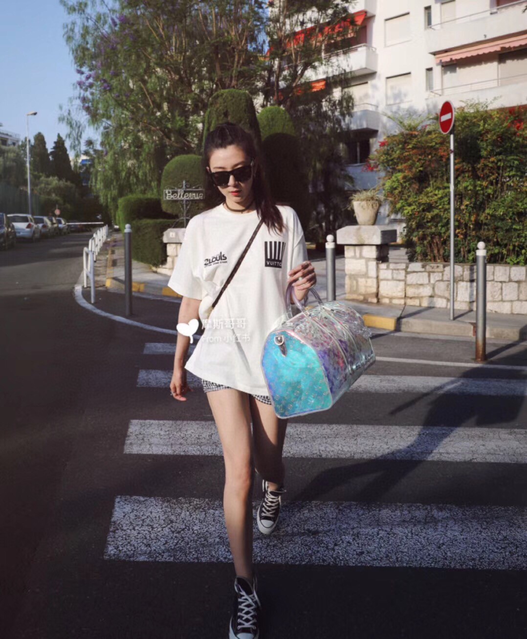 Louis Vuitton Customers order rare LV exclusive laser travel bags and laser colorful backpacks! Very eye-catching and beautiful, the unique mater
