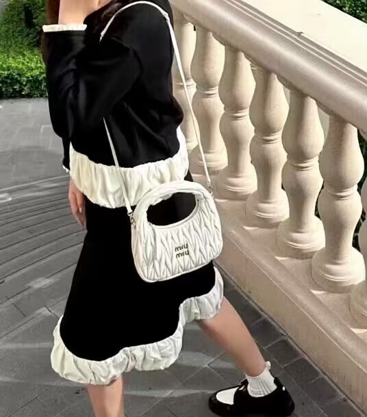 Miu Miu MiuWander's endless curiosity to explore, perhaps this is the most perfect and unique interpretation of the miumiu girl. Almost all major