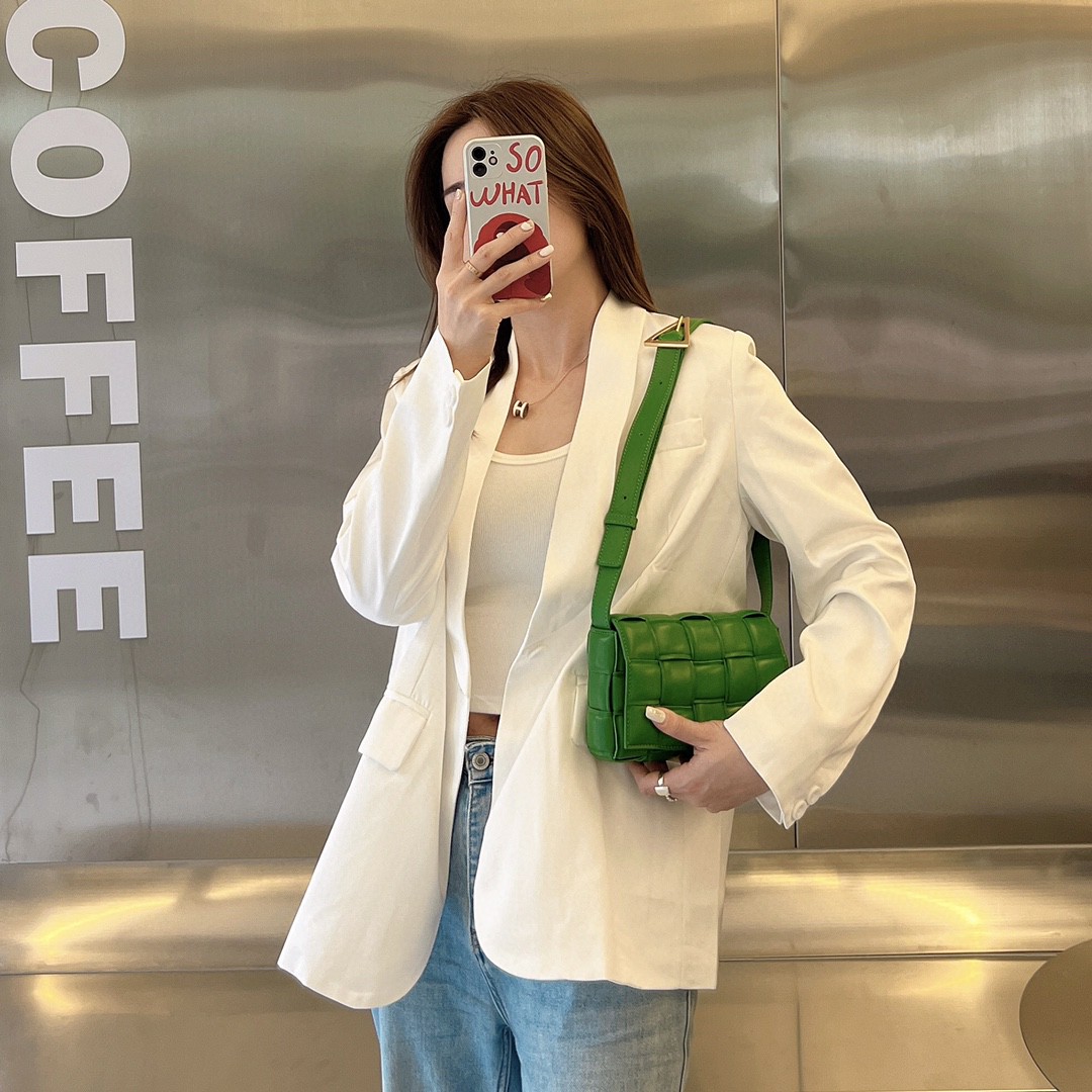Bottega Veneta Avocado Green Bv Ace Model 2023 Autumn and Winter New Cassette Medium Sheepskin Pillow Bag 717506 Classic Weaving Craft Chubby Fil