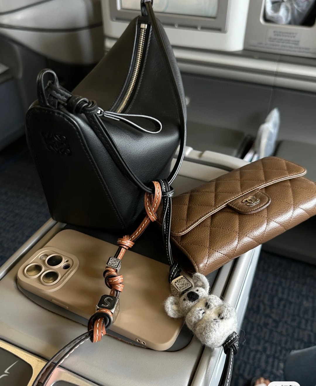 LOEWE HAMMOCK HOBO has just been launched and is so popular!