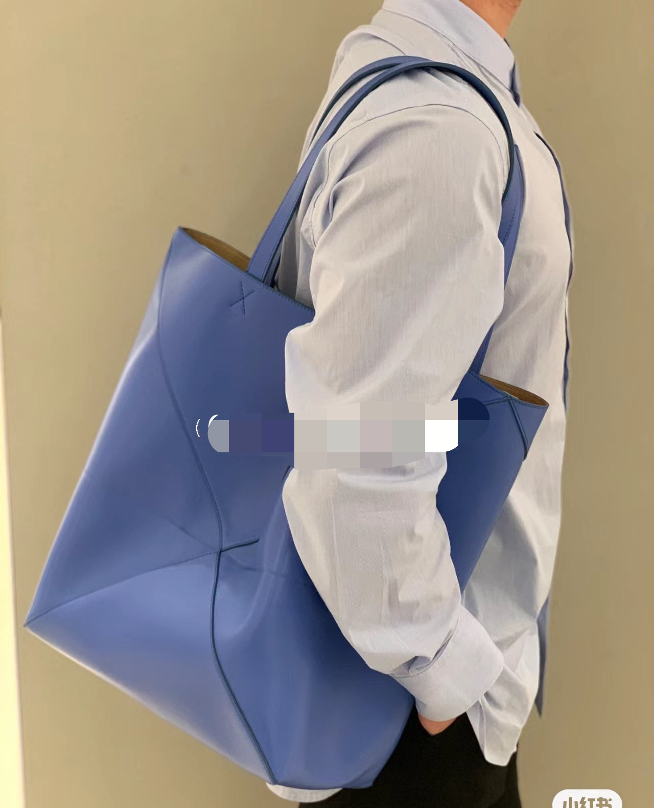 loewe A foldable tote bag! Taking into account both practicality and matchability! Travel and business trip, multi-purpose in one pack
