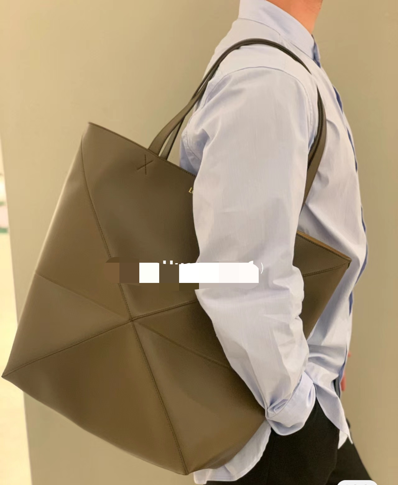 LuojiaIn this issue, Loewes new modelslarge puzzle fold tote bags are all super beautiful, the colors are classic and versatile.