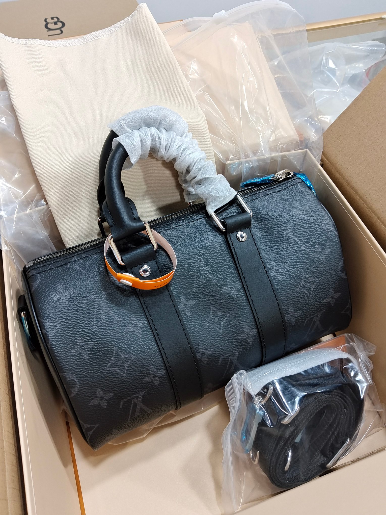 Louis Vuitton Black Flower I really dont know how to express it! ! ! Lets wait until you see the real thing