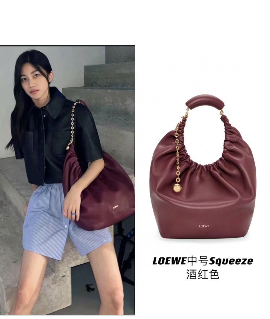 LoeweLarge sizeItalian lambskin nappa leather inside and outside, all steel hardware! The Loewe Squeeze collection features a surprisingly lightw