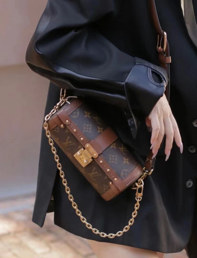 Louis Vuitton LV|Papillon must be issued every day