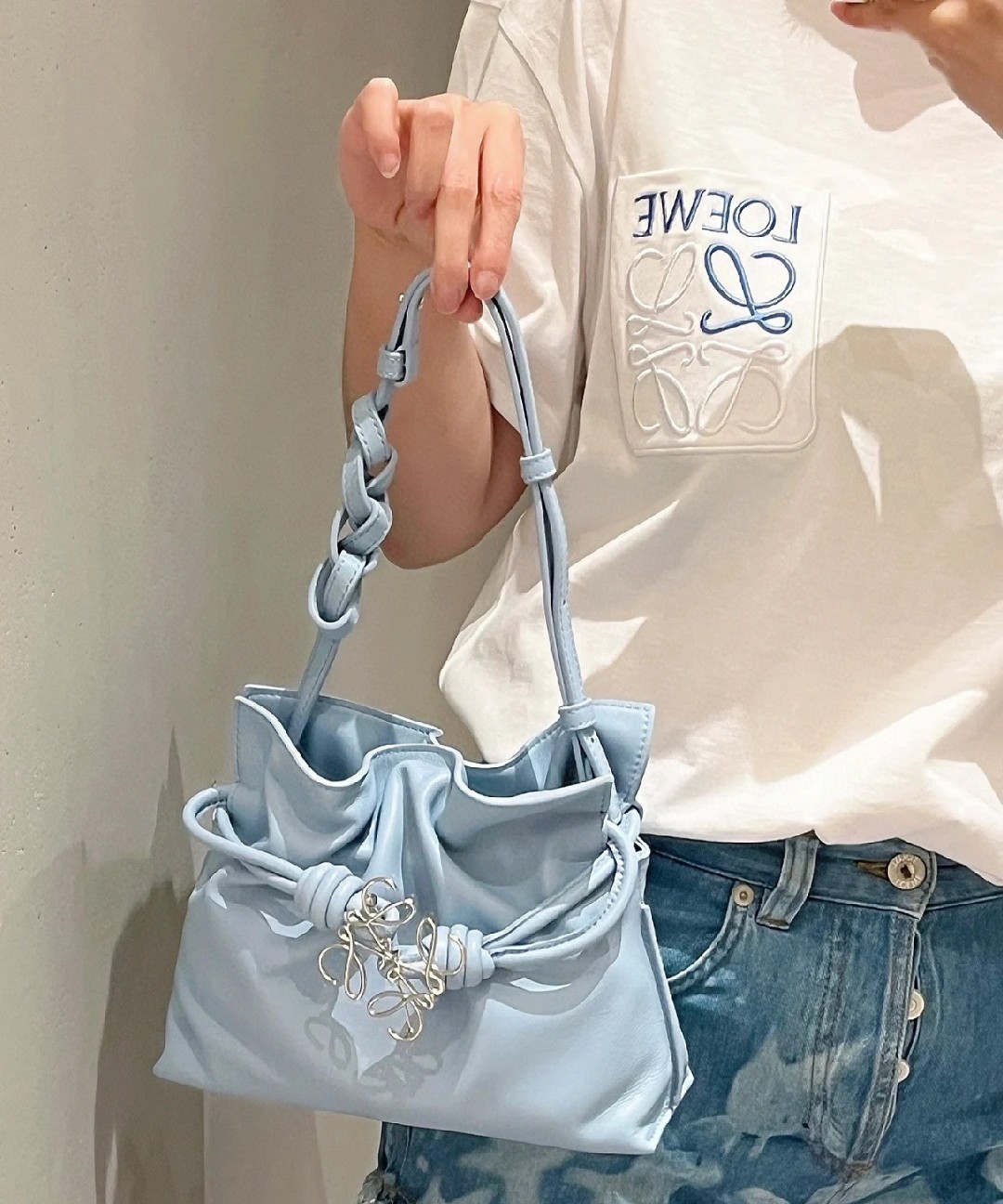 Loewe LuojiaCalfskin short shoulder strap, can be matched with Loewe bags of various colors, super versatile LuojiaLoewei brooch accessories, mat