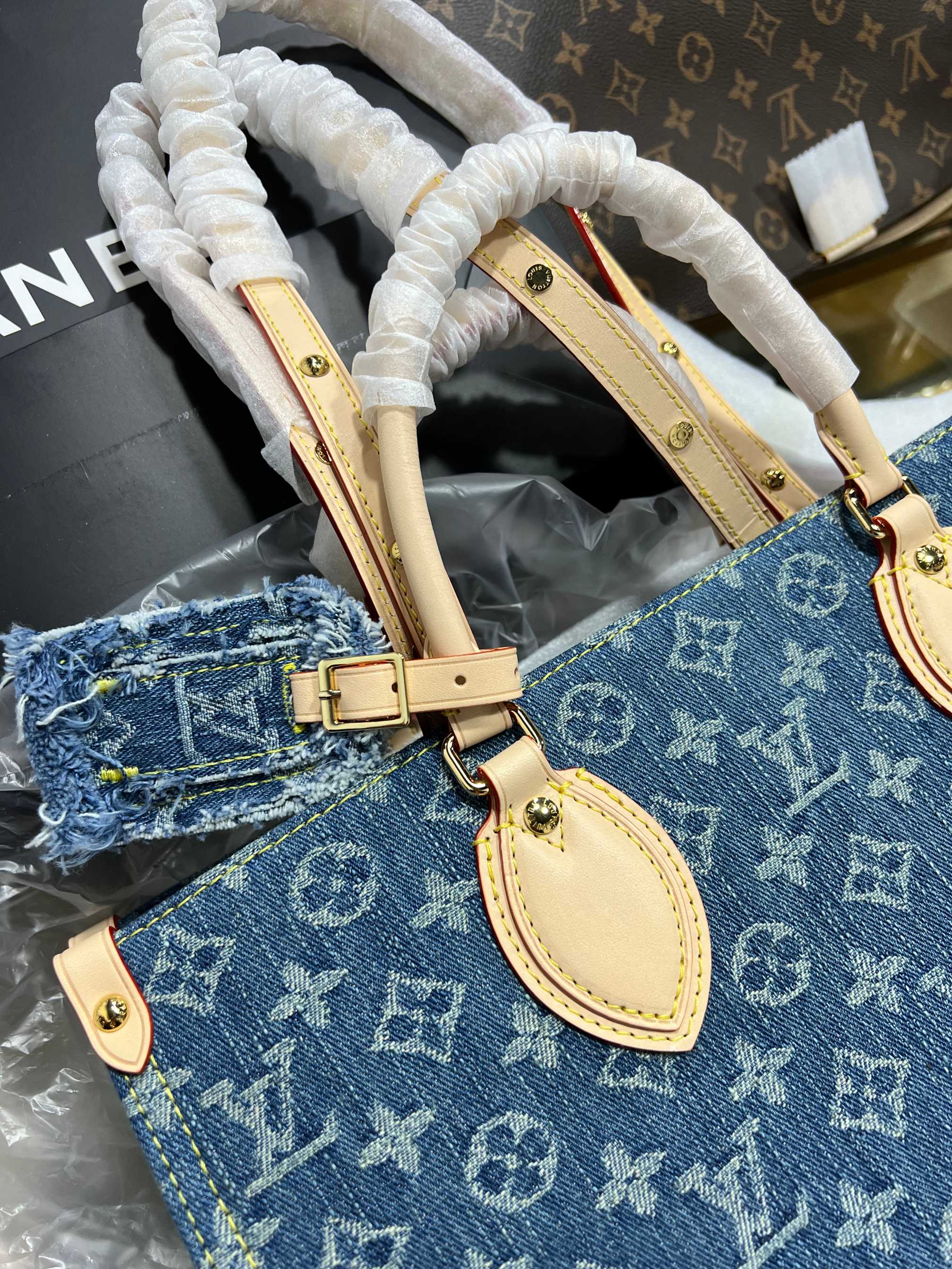 Louis Vuitton Cowboy control love is miserable