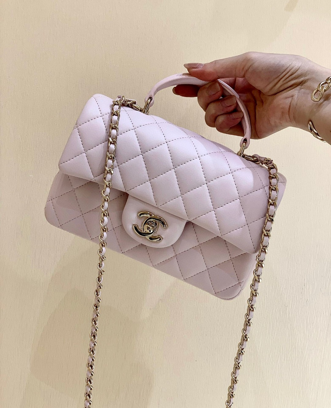 So beautiful! ! ! chanel mini20