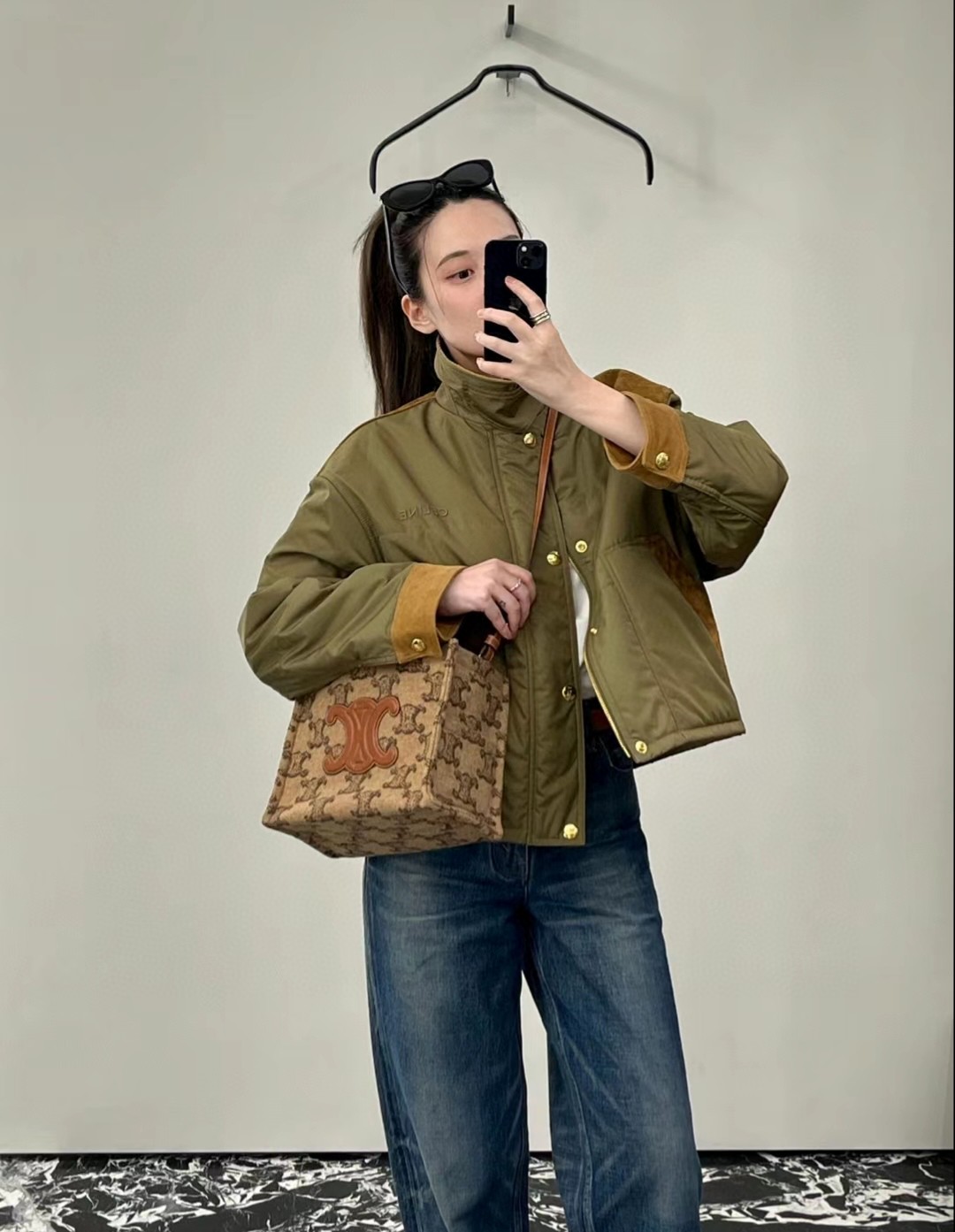 CELINE 23s autumn and winter inspection grade CABAS THAIS wool velvet Arc de Triomphe cowhide handbag
