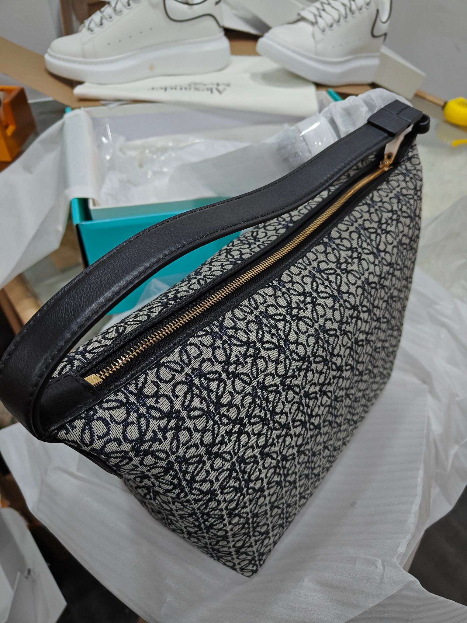 Loewe The lowest benefits at the counter