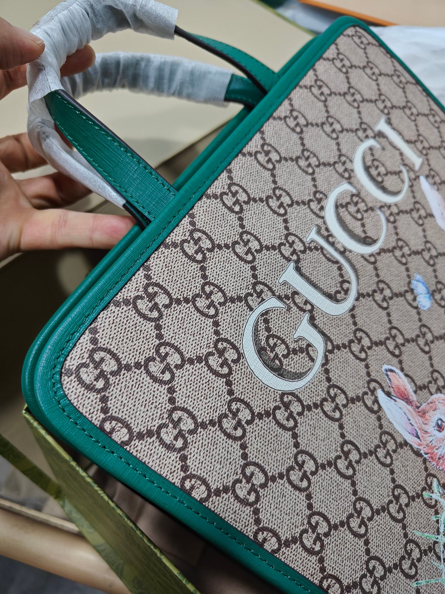 I have been waiting for three months for Gucci Gucci top counter quality, real photo! No matter what kind of handbags are popular every year, sho
