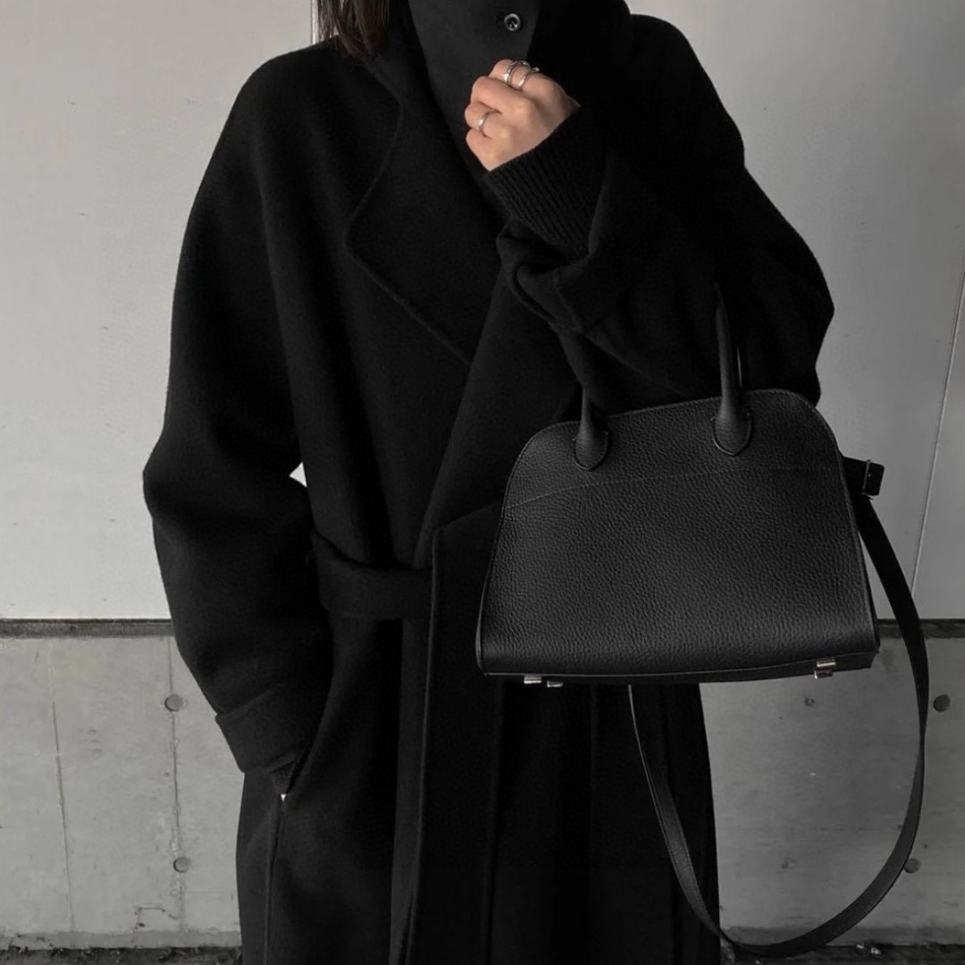 The Row [Small size in black with lychee pattern] Expensive goods from the original factory