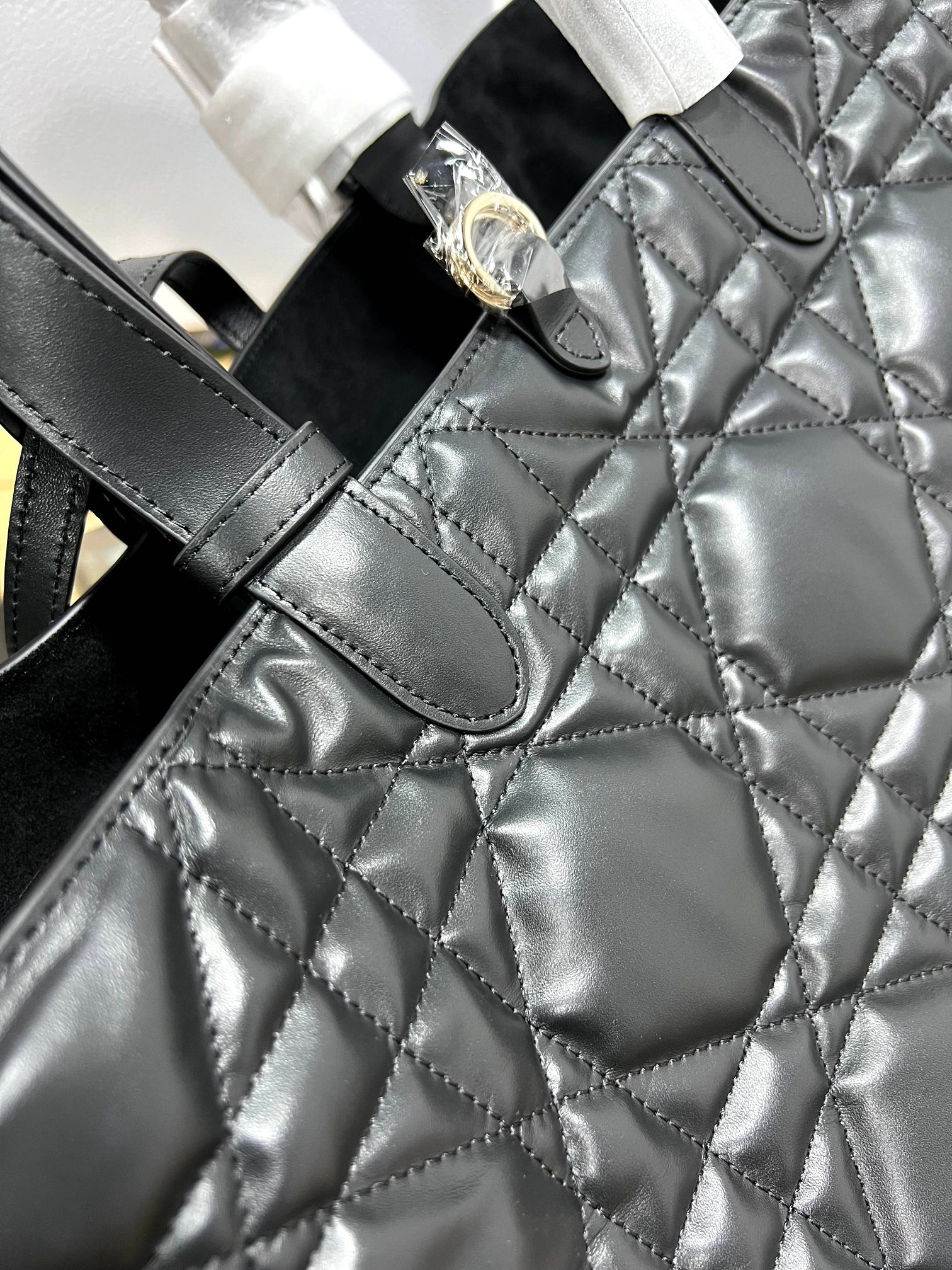 Dior The hottest items of the year, shipped every day in seconds "Small quantity in stock Black large size"