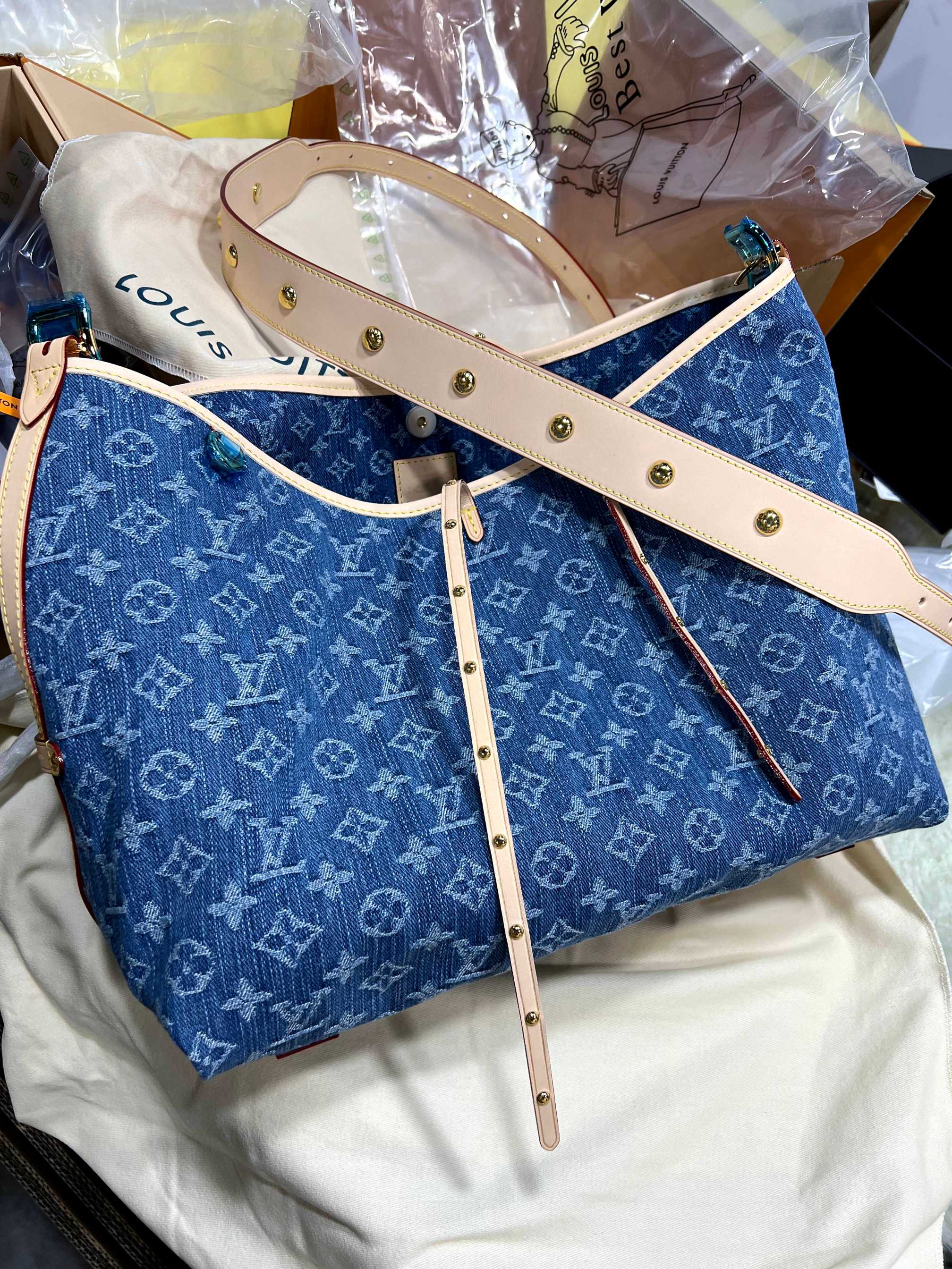 Louis Vuitton Year-end benefits will continue to be distributed, and must be original color-changing yellow cowhide