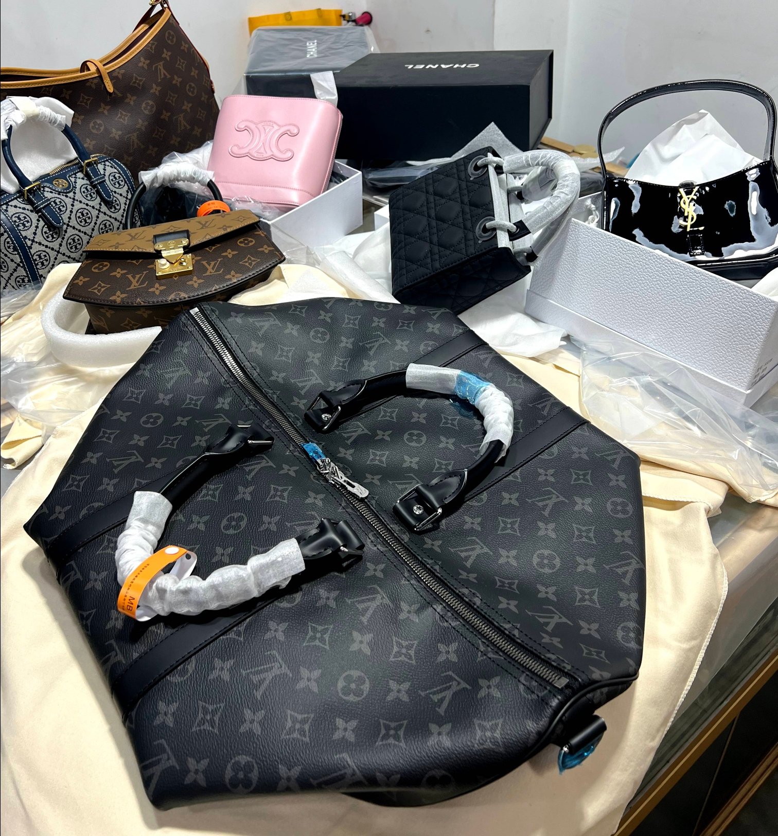 Saint Laurent High-end products will definitely be released after the new year. Several major brand series will continue to be popular after the