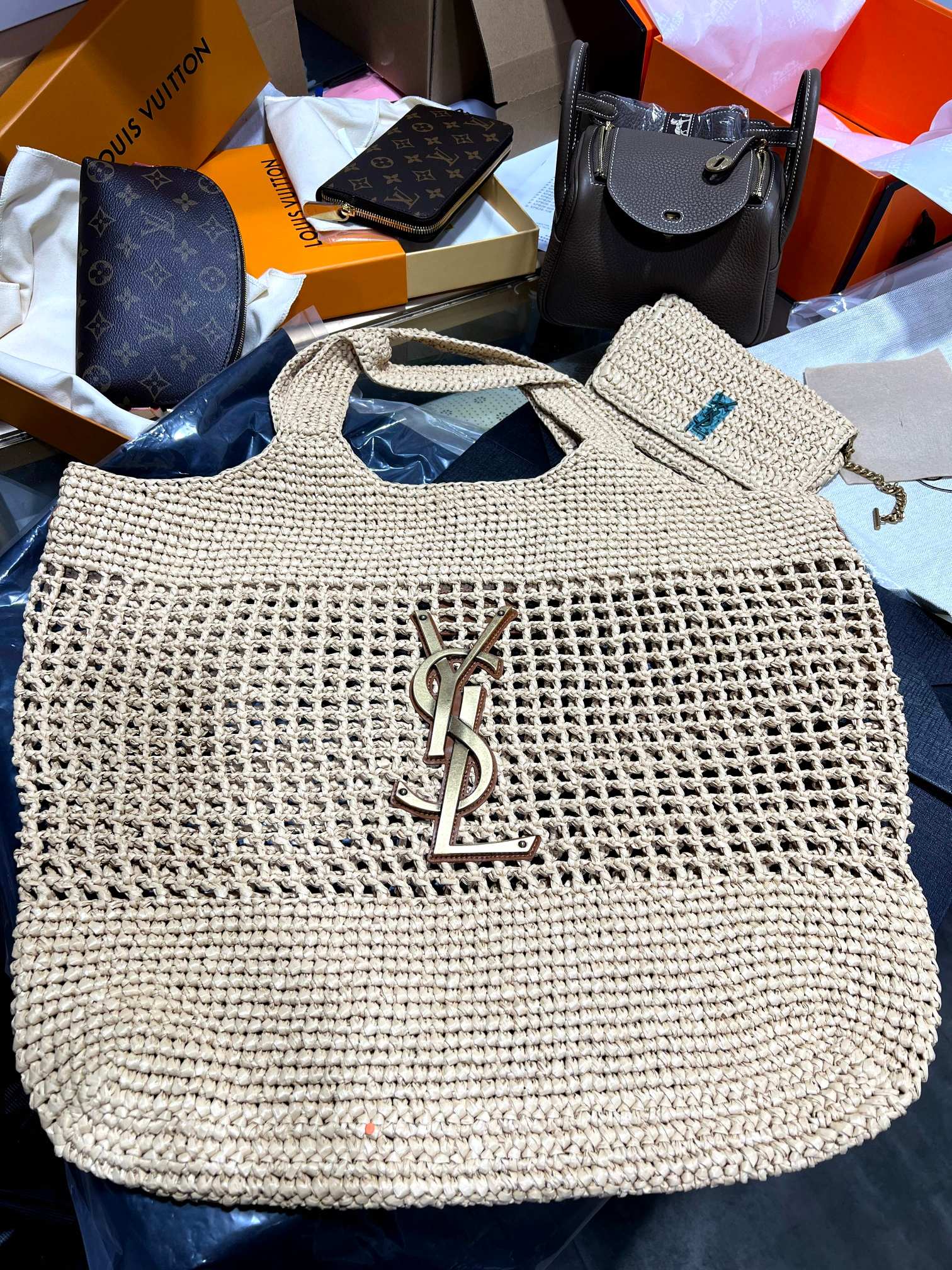 Saint Laurent You need to grab the first batch of this bag. The price is eye-opening! ! Pure handmade bags! ICARE_Woven shopping bags are so good