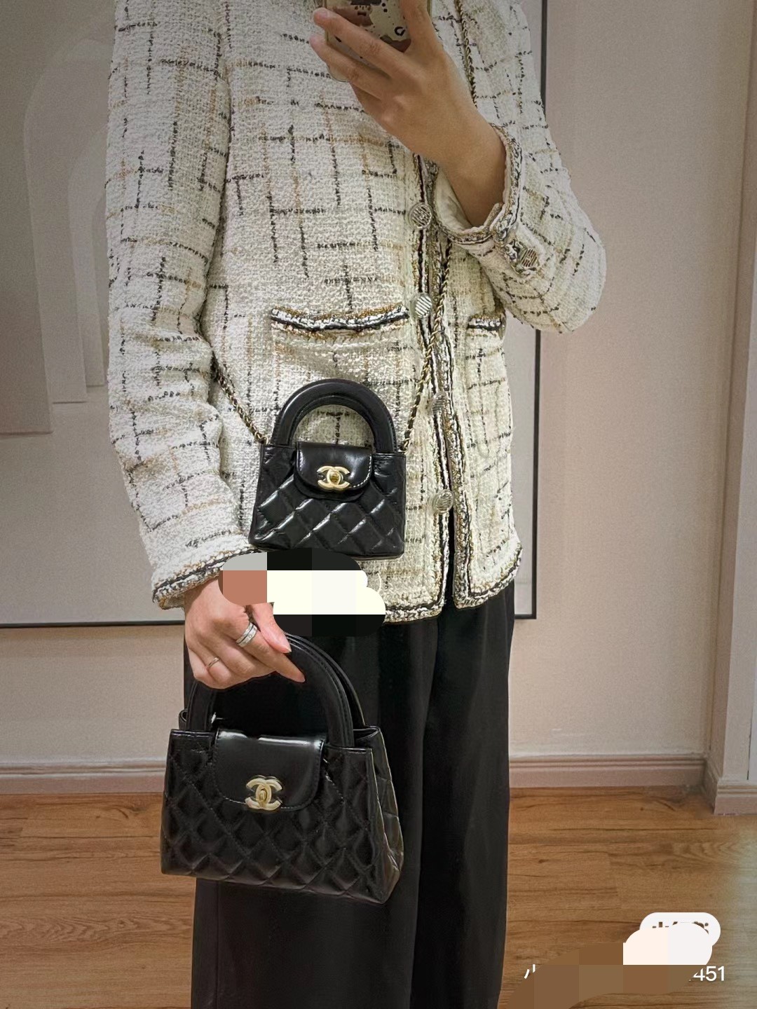 Chanel Kellys beauty cant be hidden even in plain clothes. We cant lose to anyone with her plain outfitsThe large and small upper body is full of