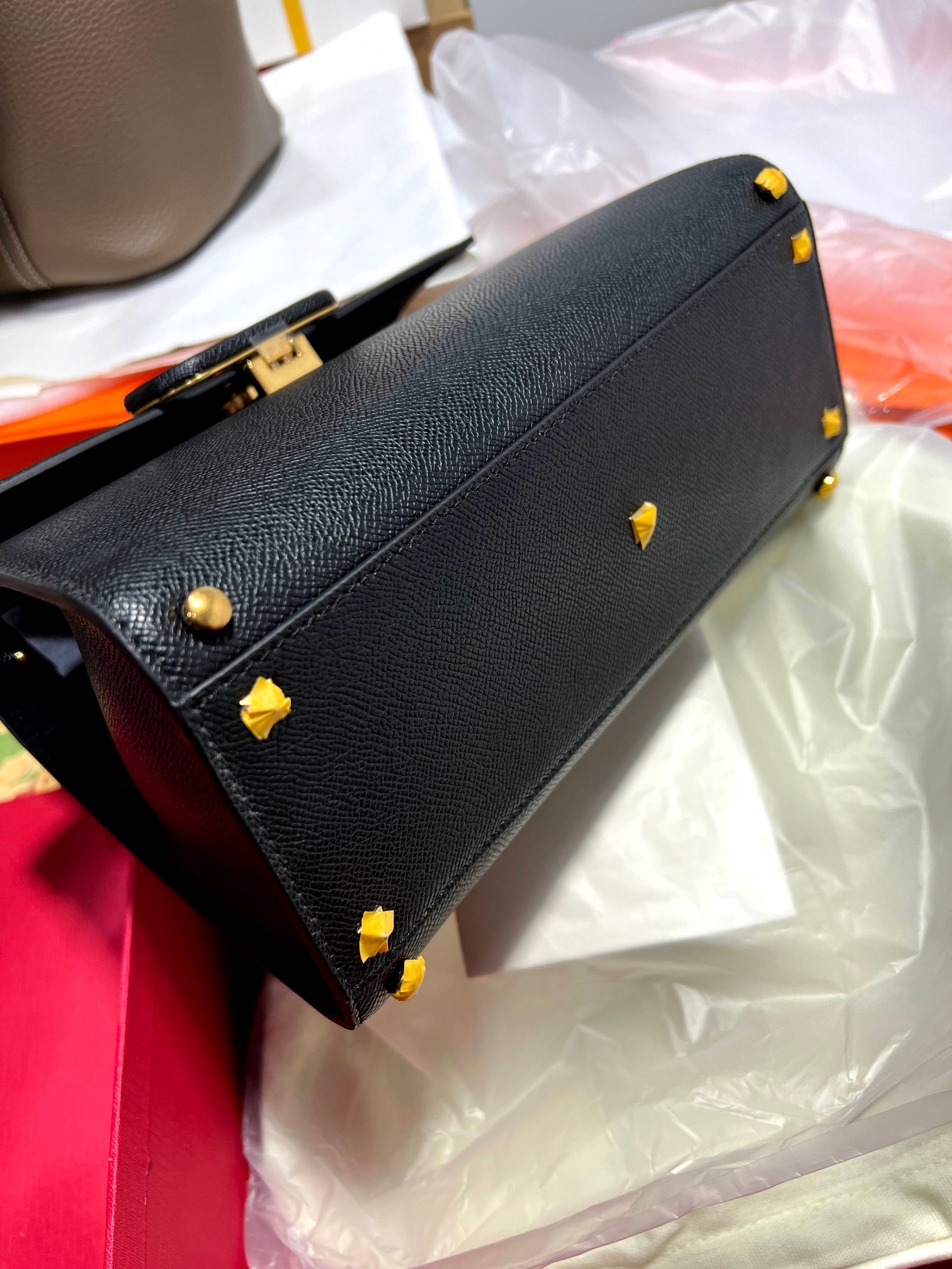 Valentino Rare version matching channel