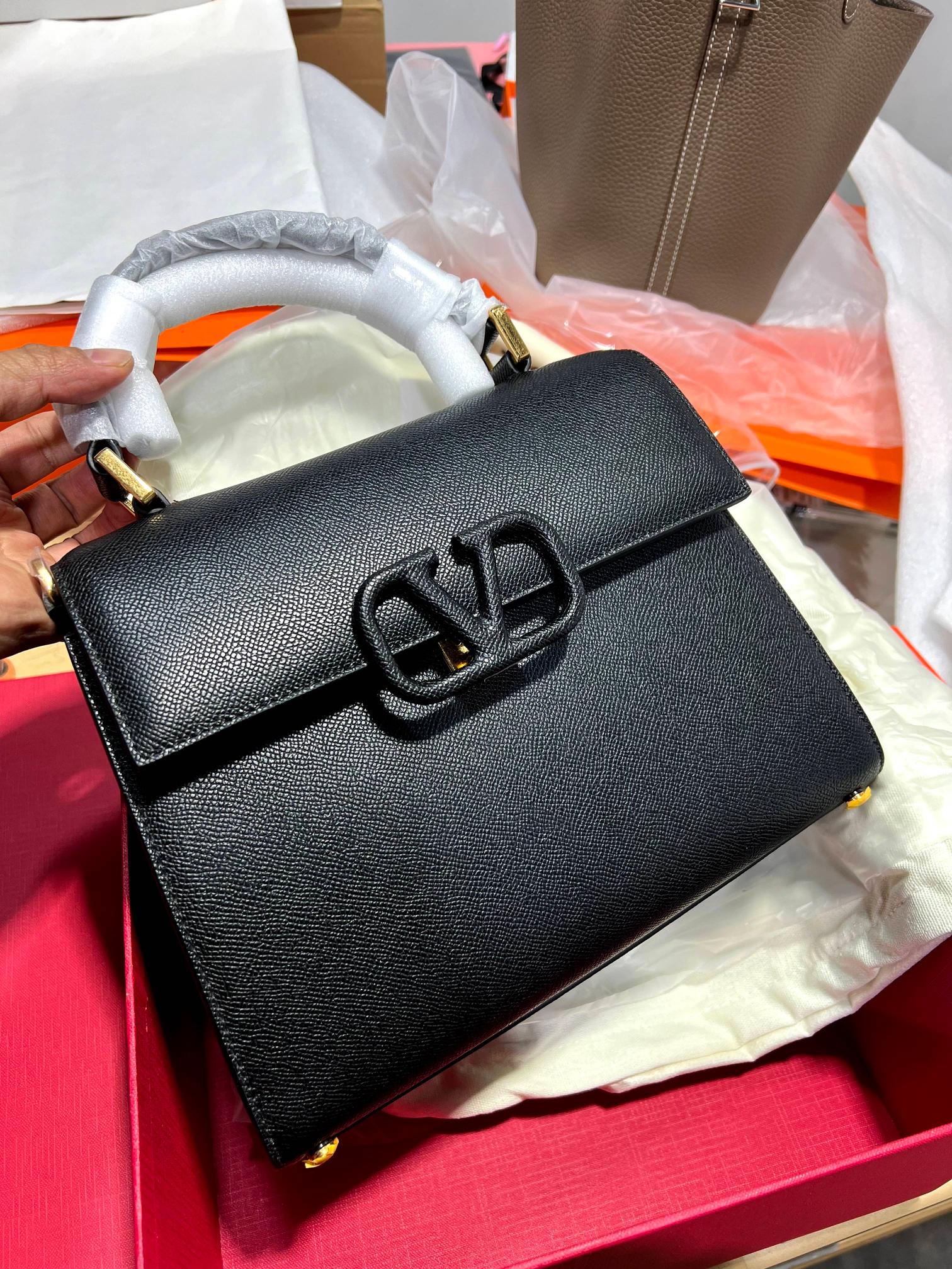 Valentino Rare version matching channel