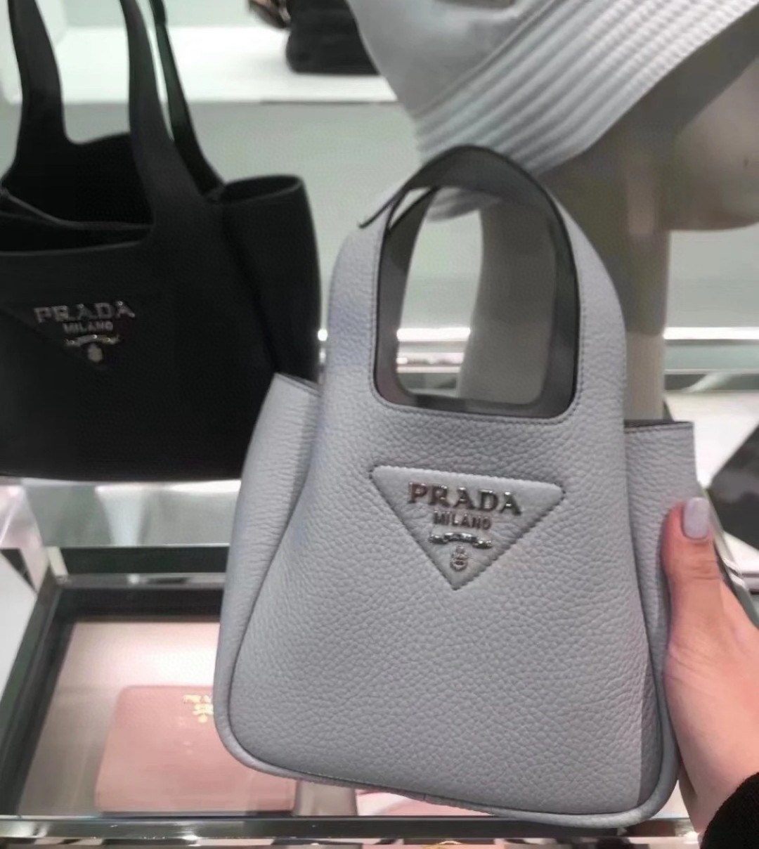 Prada The super cute mini numbers continue to be posted ~ the upper body is super cute