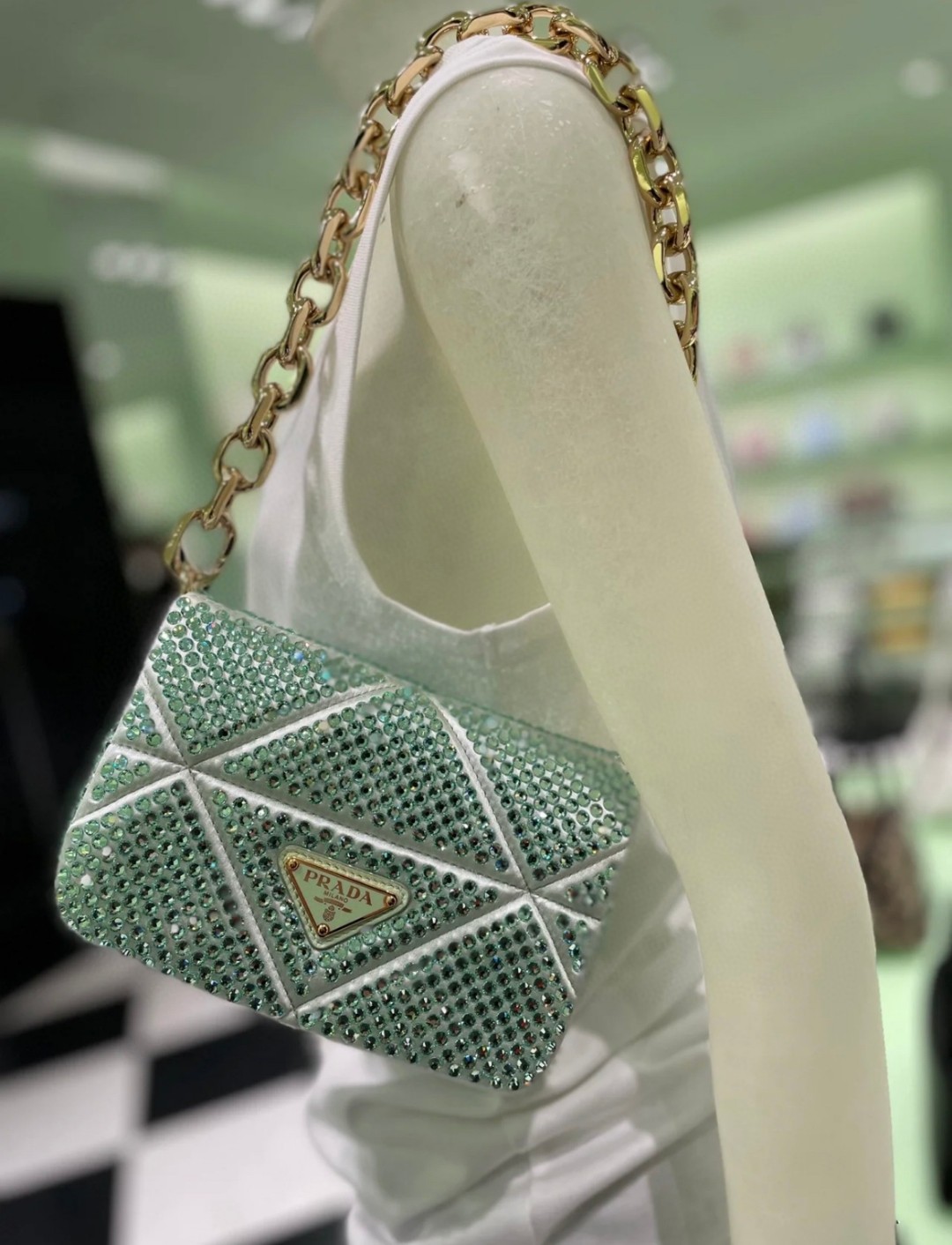 Pradas 24th new product launch pradas new crystal mini handbag 1BD329, an elegant and fashionable diamond-encrusted handbag full of sparkle and c