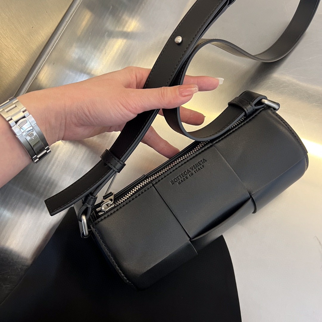 Bottega Veneta Black Small Bv Unisex Cylindrical Bag Officially on sale 741561 The classic large block weave is combined with the cylindrical bag