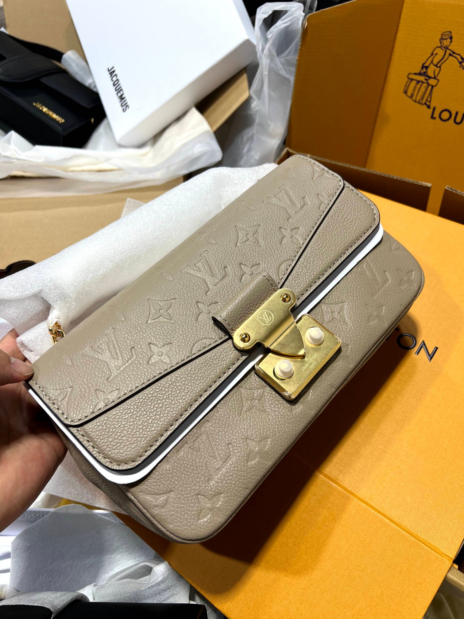 Louis Vuitton Classic bags continue to be distributed!