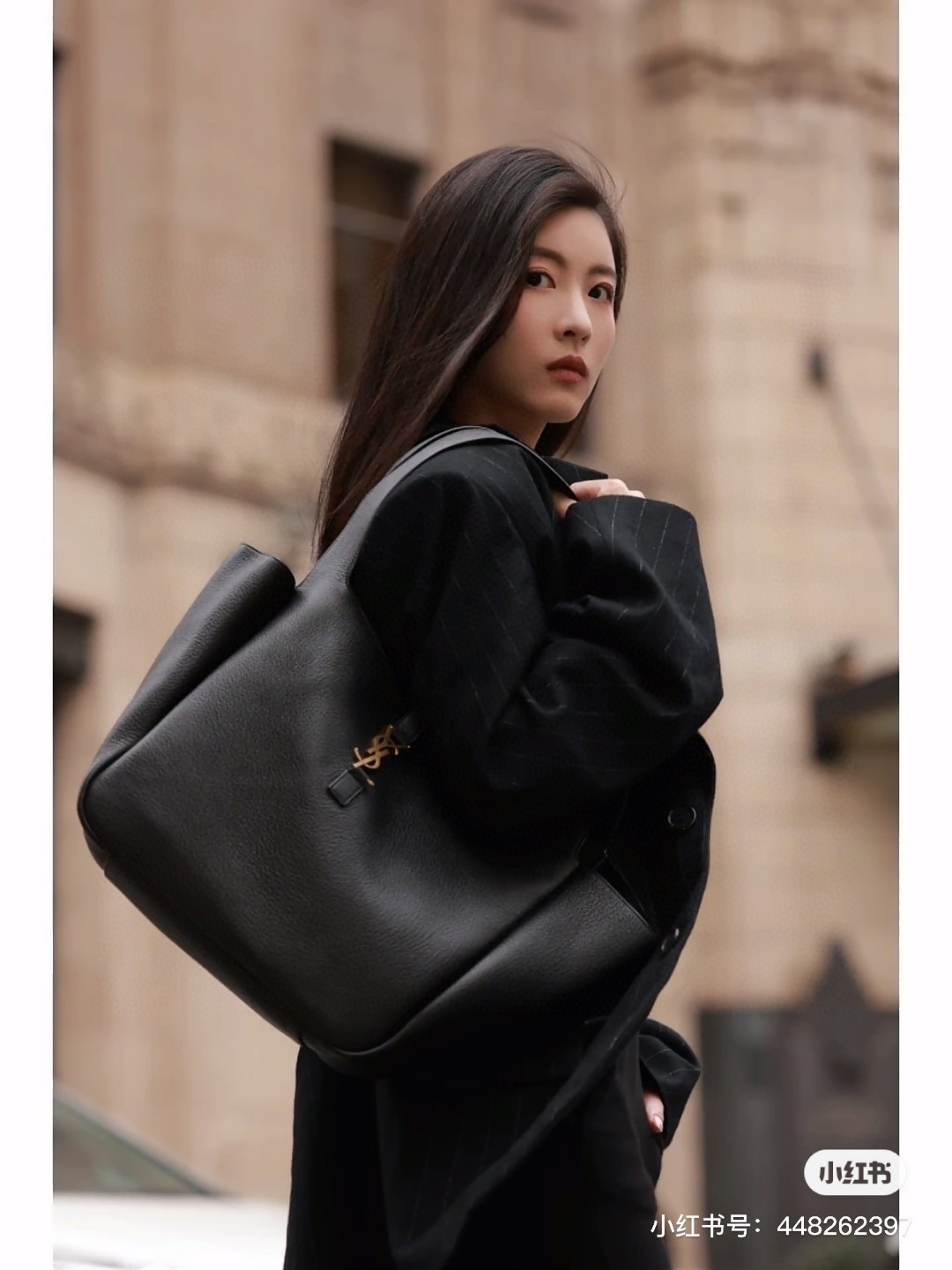 Recently, YSL, which has a monthly sales of more than 100, has not had time to take photos and has sent them away. Yves Saint Laurents latest dee