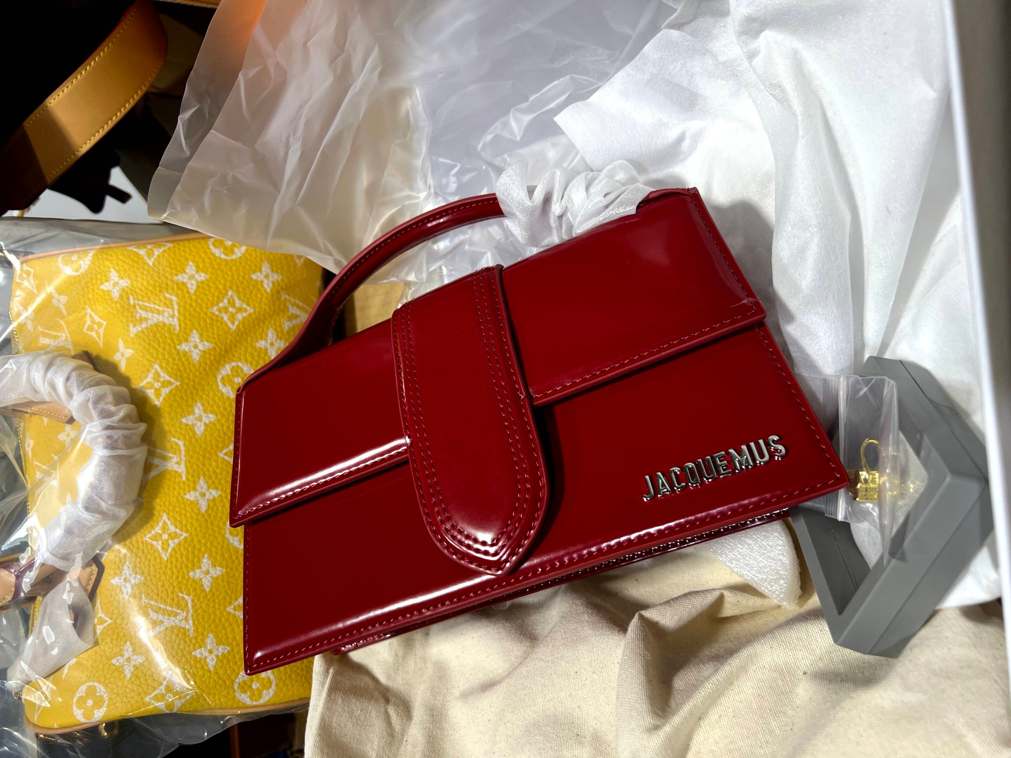 Its so popular , the niche Jacquemus, which sells hundreds of products every year, is always out of stock, so they are working overtime to ship o