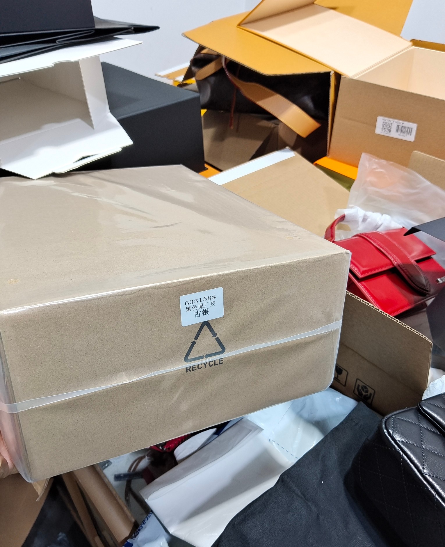 Saint Laurent YSL niki classic 28cm medium size! It was launched five years ago and I cant remember how many I sold. The price I bought later was