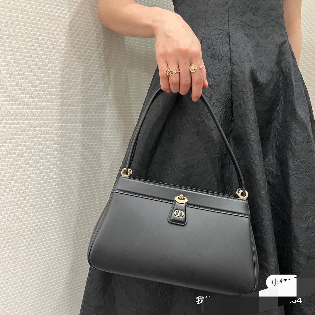 Upper body renderings! Dior new product debut