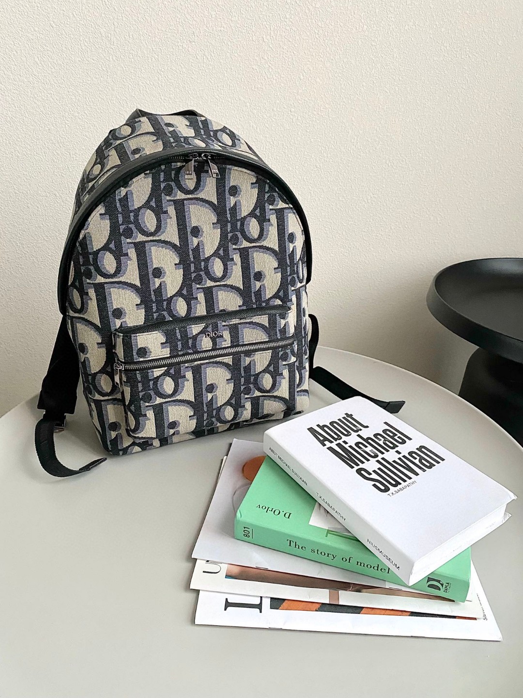 Upper body picture large capacity Dior backpack