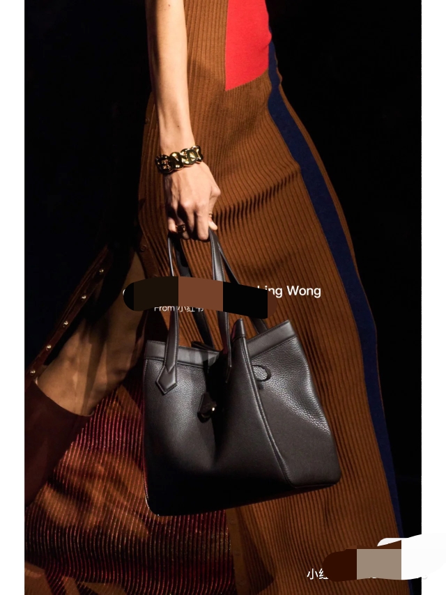Fendi Product _dl8qfCjvUm8Li00iQOCCy70HWGzRfLGzWRNcoZg