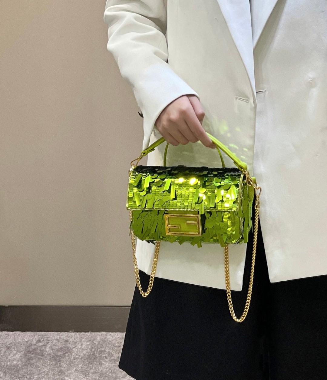 Fendi The original factory mini baguettethe shape is decorated with sequins and beads. It sparkles under the light and is dazzling. The workmansh