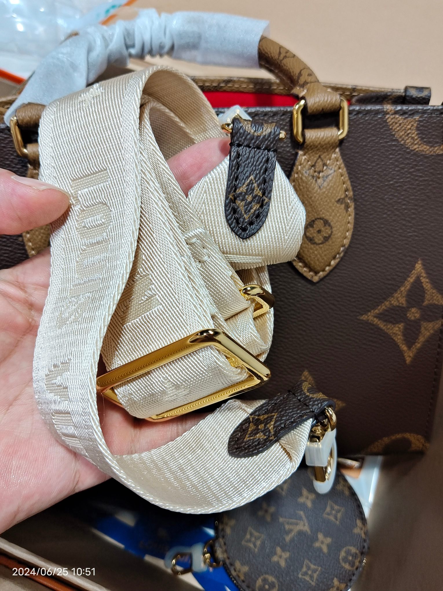 Louis Vuitton Onthego Small Tote Shopping Bag