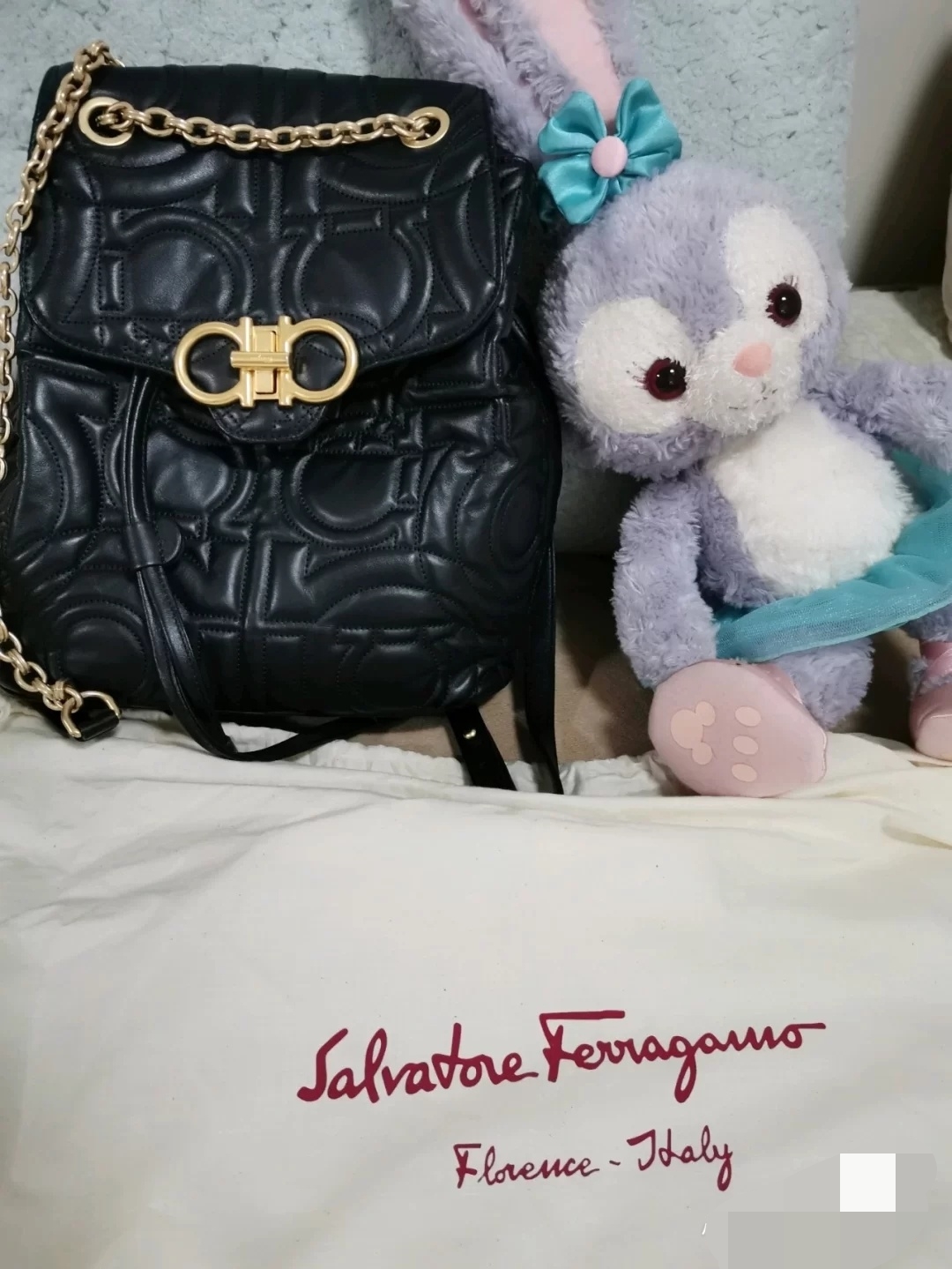 Ferragamo Product _d_tqfzkWcQM_duRQCIKSh24W8y_FGm31P2FR6Hg