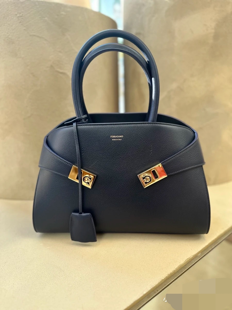 Ferragamo [Stars same style Hug bag]