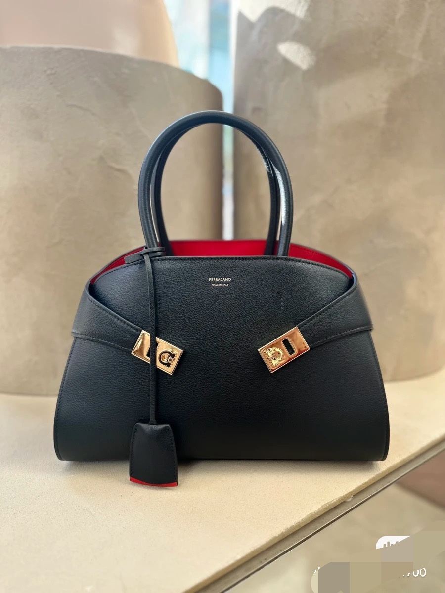 Ferragamo [Stars same style Hug bag]