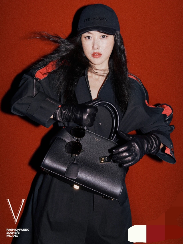 Ferragamo [Celebrity Same Style Hug Bag] 24 New Products Launched