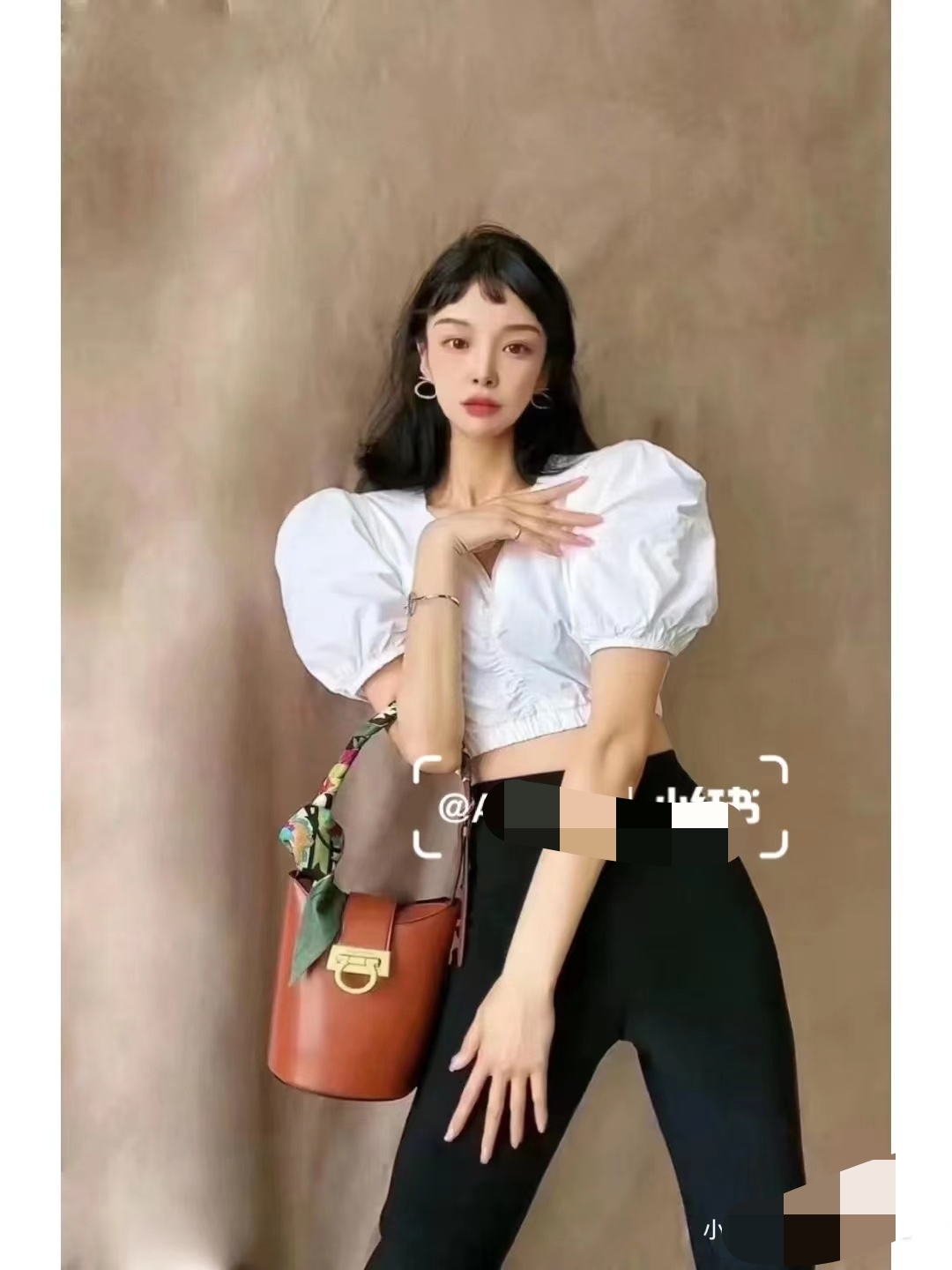 Ferragamo [Caramel upper body picture] Small bucket bag
