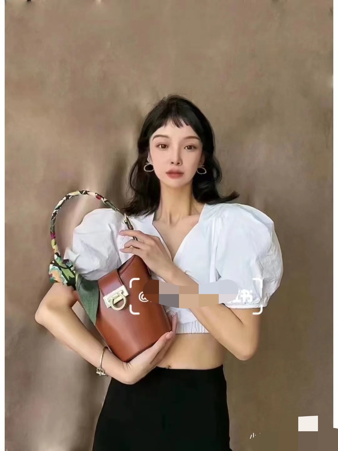Ferragamo [Caramel upper body picture] Small bucket bag