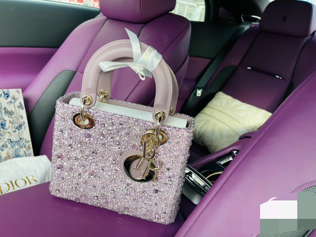 Dior Product _dkJqfvYsfCYCG2g9XH8C2O2xkFxtcqAcN3q3T9A