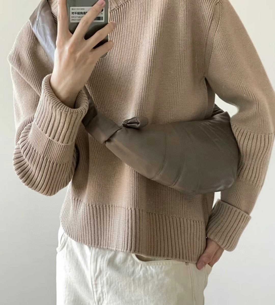 Original factory shipped Lemaire croissant. Cement gray niche waist bag. I didnt know the scent of lemaire when I was young. It seems ordinary, b