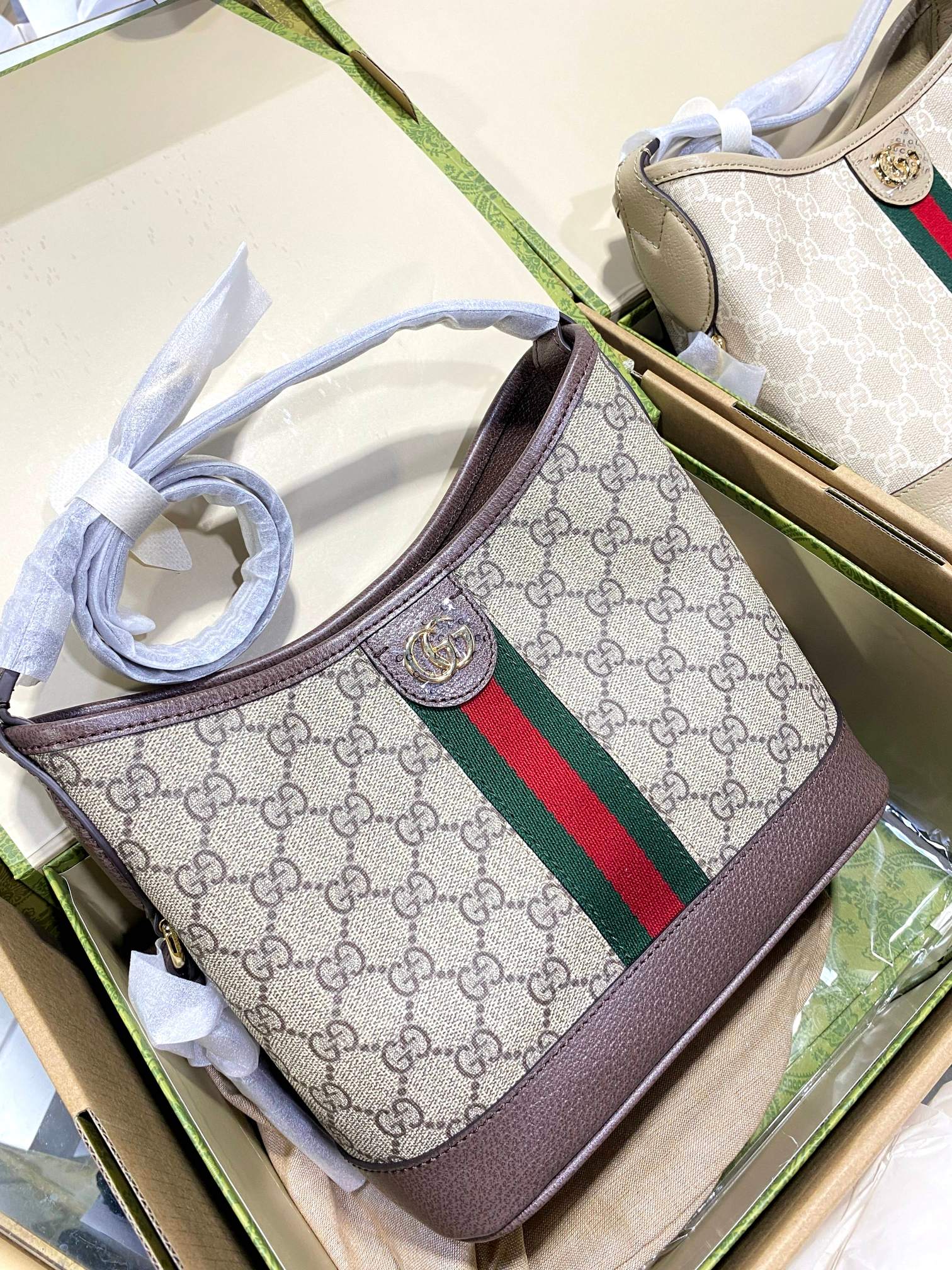 Gucci The high-end products that must be released every day during summer overtime continue to be released in seconds.