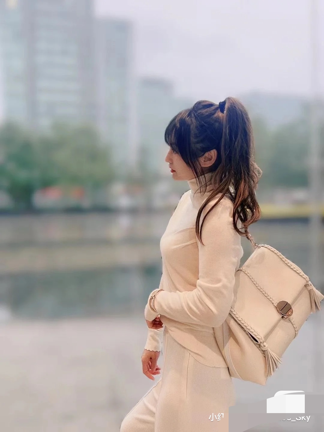 Chloé Upper body picture sharing 221 new product launch